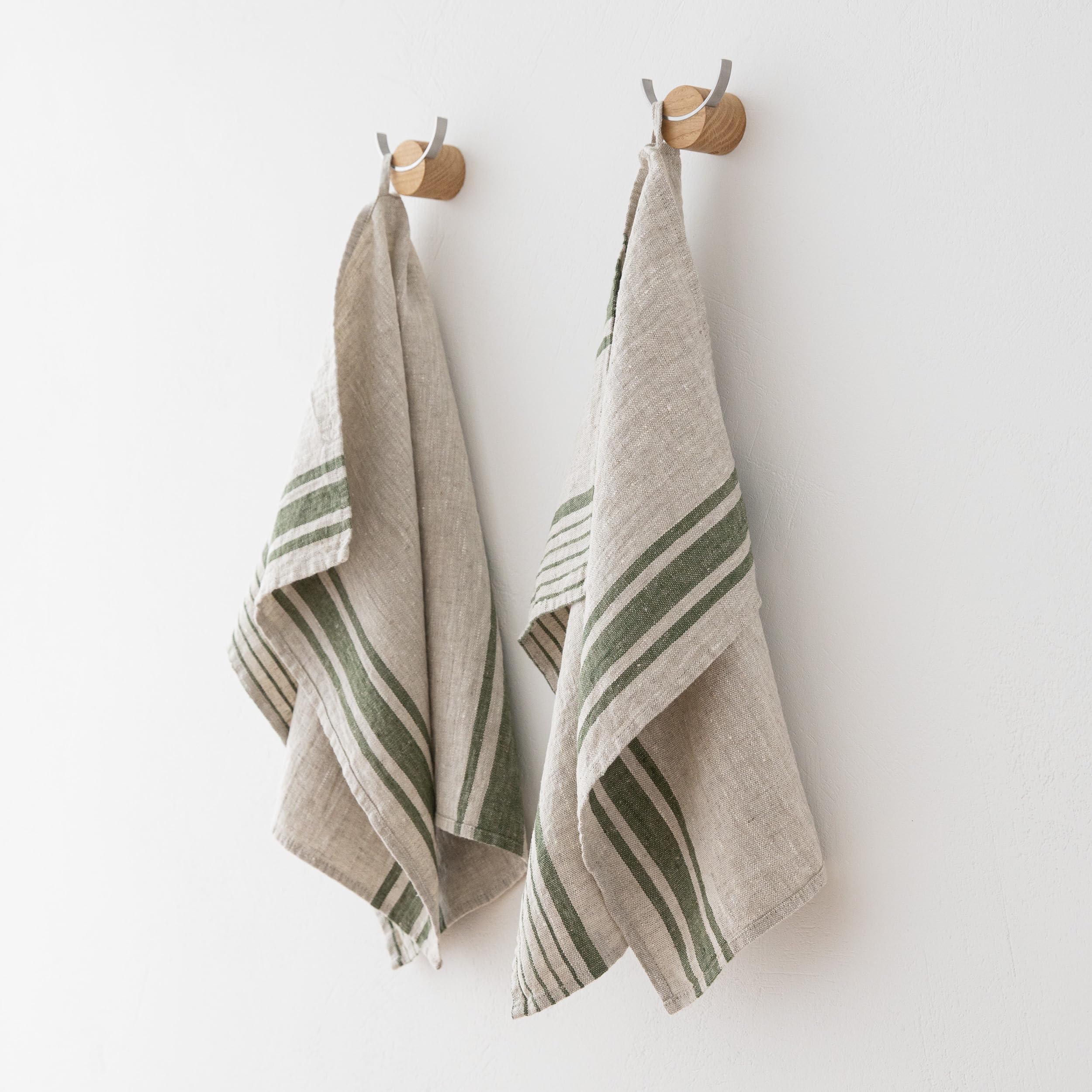 LinenMe Provence Torchons de Cuisine Lot de 2 - Lin 100%, 45x66 cm - Torchon Vaisselle Absorbant avec Accroche - Torchon Cuisine Vaisselle fabriqués en Lituanie - Naturel/Vert forêt
