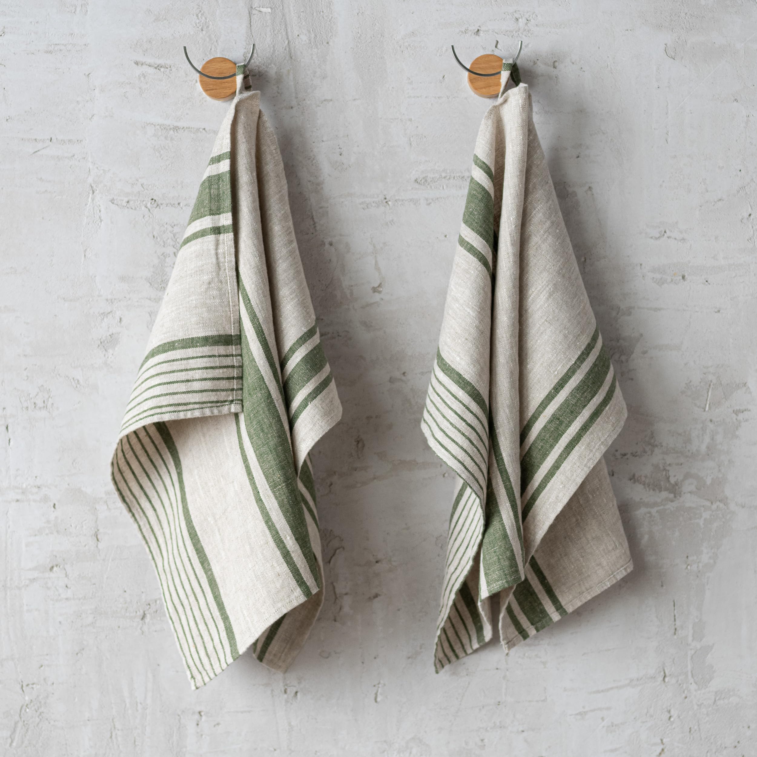 LinenMe Provence Torchons de Cuisine Lot de 2 - Lin 100%, 45x66 cm - Torchon Vaisselle Absorbant avec Accroche - Torchon Cuisine Vaisselle fabriqués en Lituanie - Naturel/Vert forêt